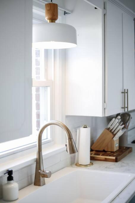 End Zone Escape-Light And Bright Hof Village Home Canton Esterno foto