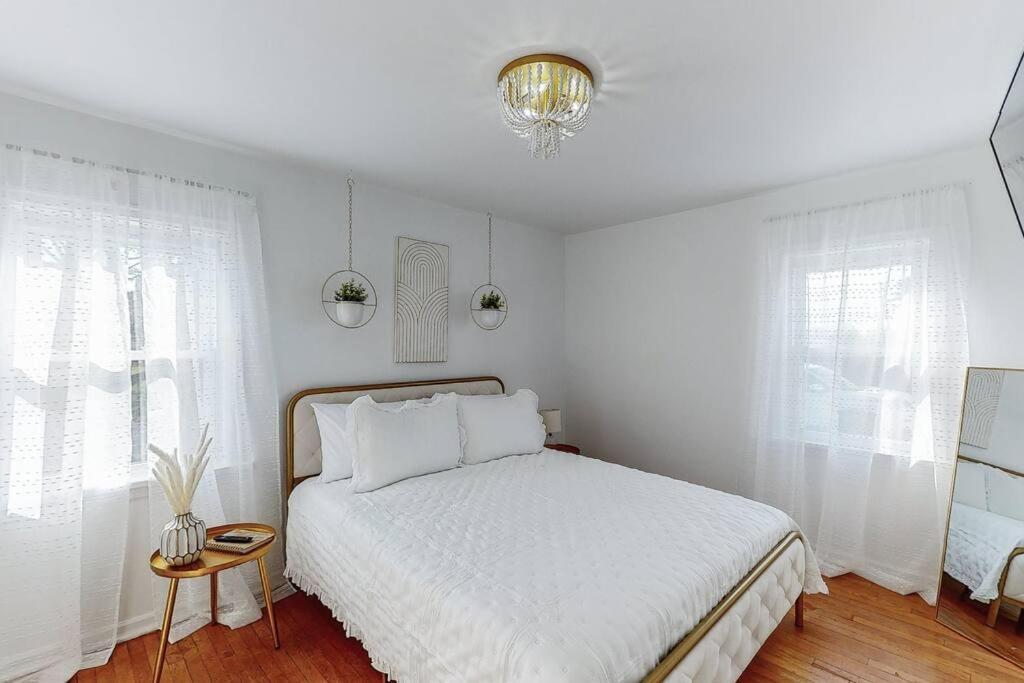 End Zone Escape-Light And Bright Hof Village Home Canton Esterno foto