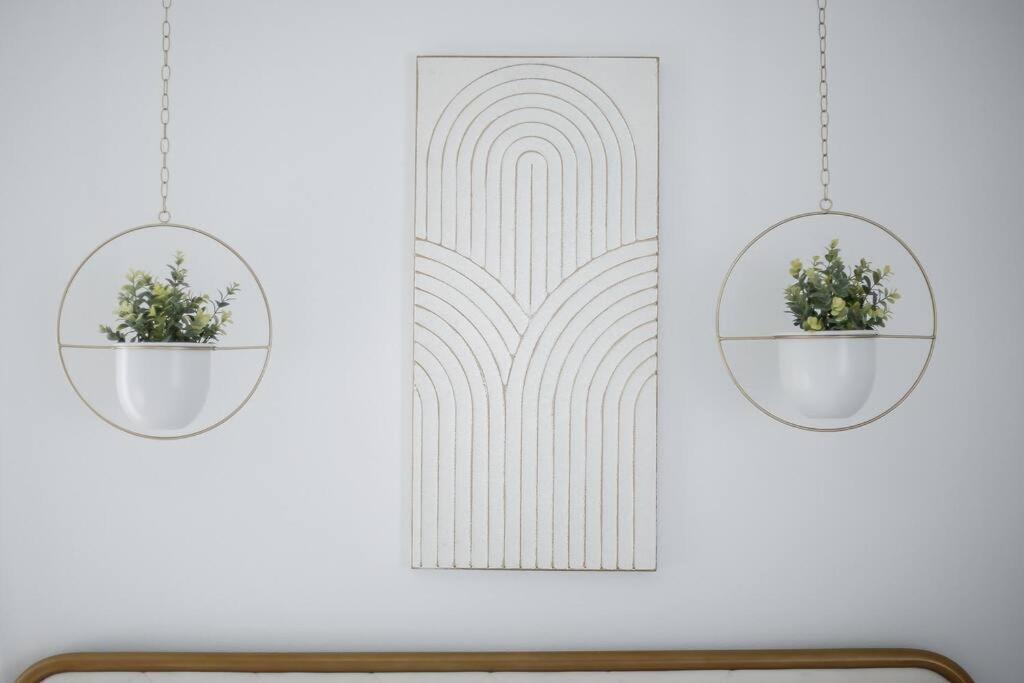 End Zone Escape-Light And Bright Hof Village Home Canton Esterno foto