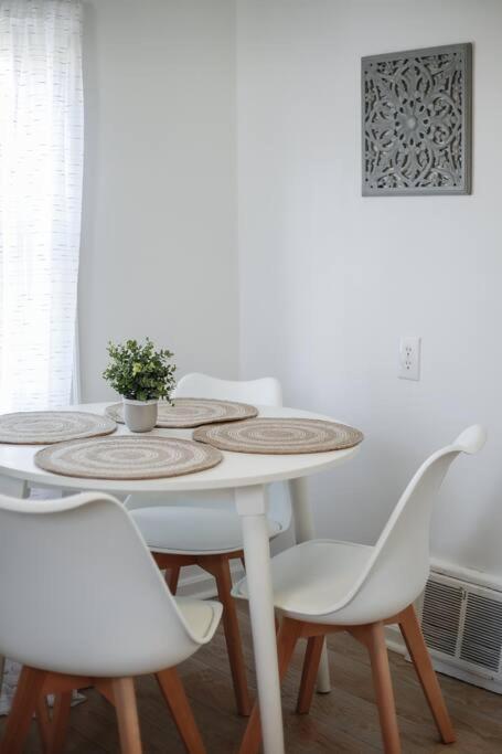 End Zone Escape-Light And Bright Hof Village Home Canton Esterno foto