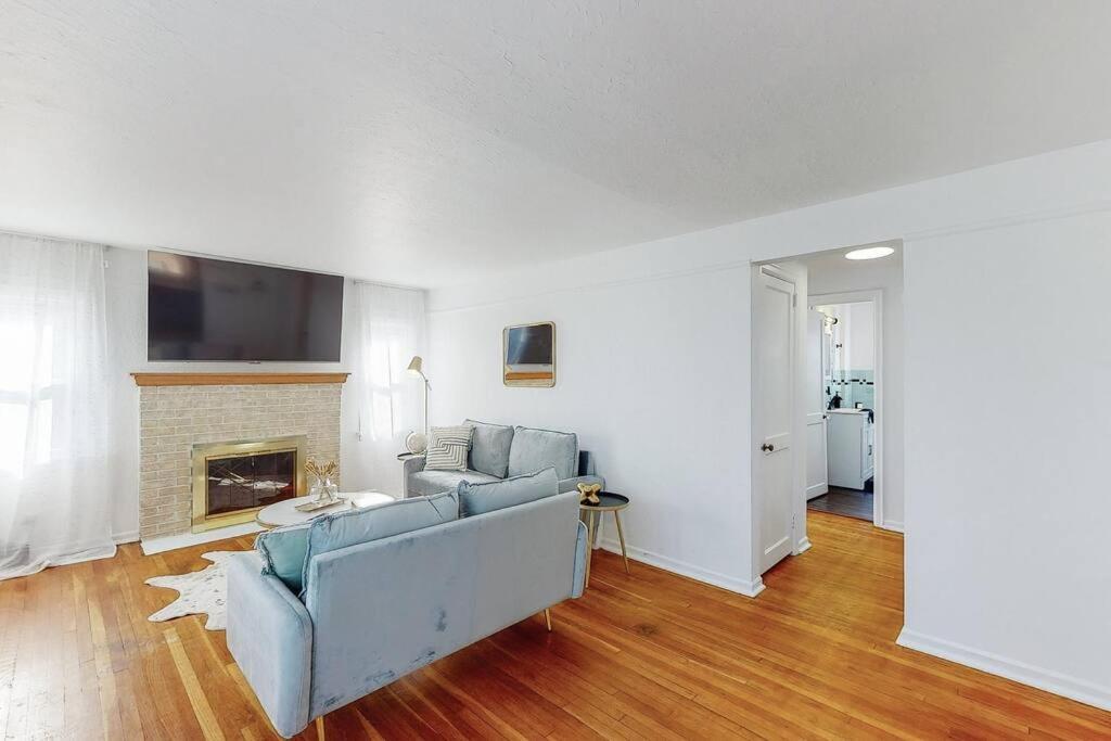End Zone Escape-Light And Bright Hof Village Home Canton Esterno foto