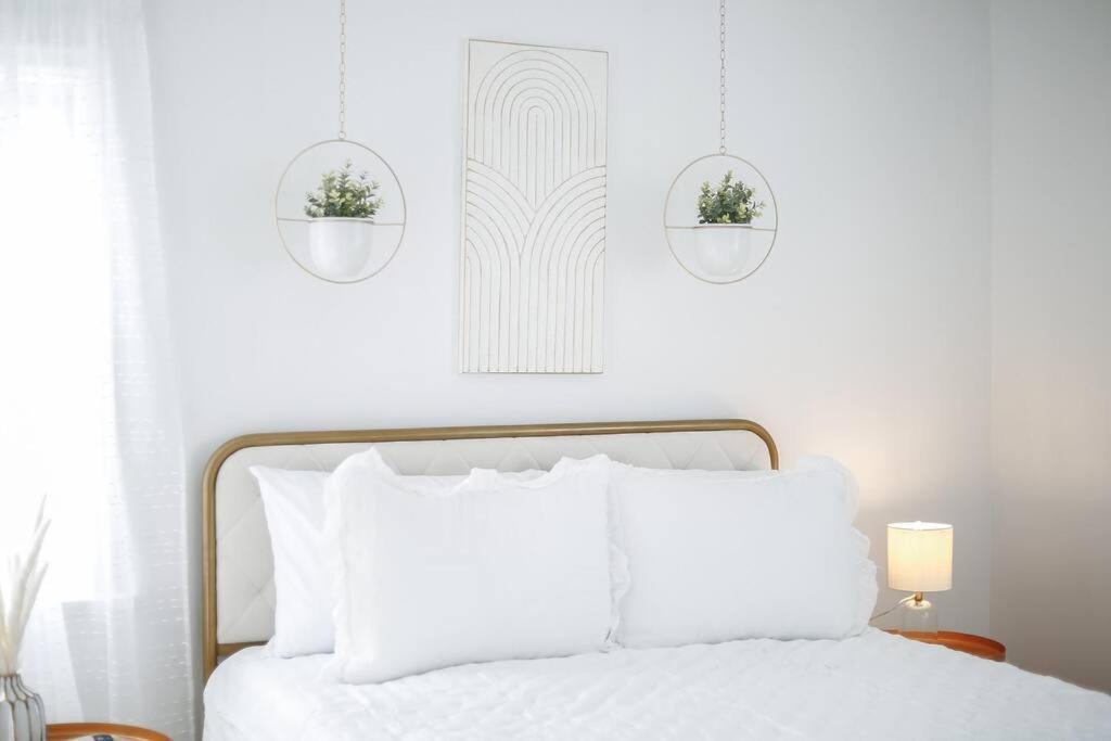 End Zone Escape-Light And Bright Hof Village Home Canton Esterno foto