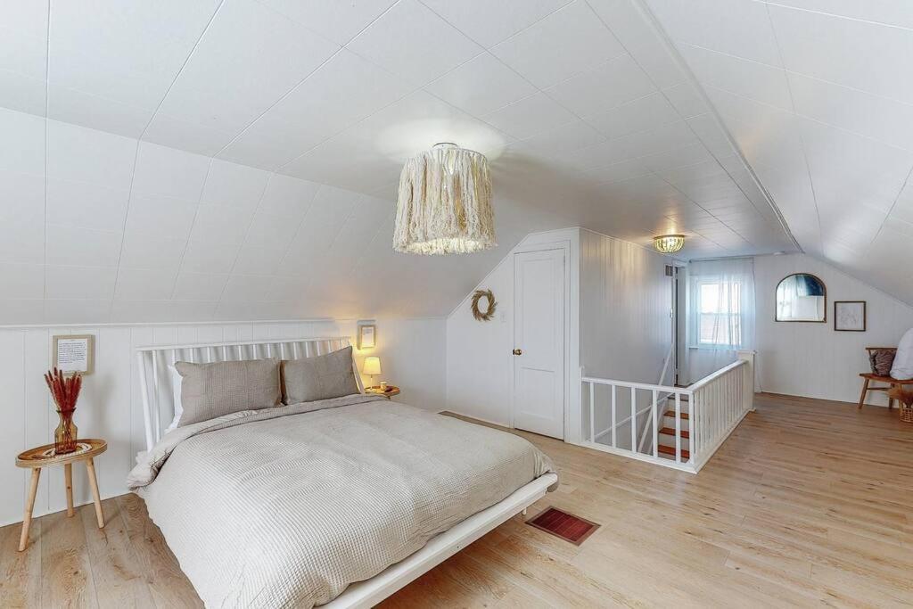 End Zone Escape-Light And Bright Hof Village Home Canton Esterno foto